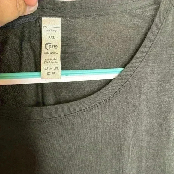 ZYIA Black T shirt with slits on sides. Size XXL - Picture 3 of 4